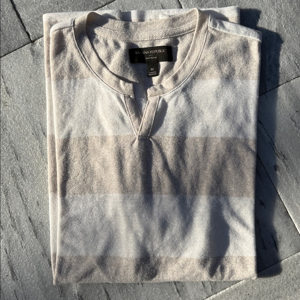 Banana Republic Beige and White Striped notch color tshirt